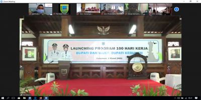 Mengikuti Live streaming Launching Program 100 Hari Bupati dan Wakil Bupati Kebumen