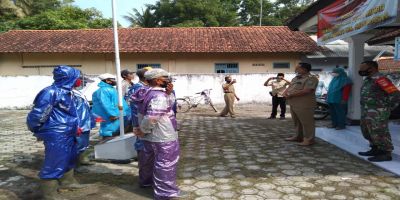 Tim PPKM Desa Jatimulyo Kecamtan Kuwarasan Melakukan Penyemprotan Desinfektan  Coviq 19 Tahun 2021